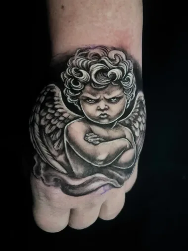 Tatuaż anioła na dłoni — Dima, Zajawa Tattoo Żary