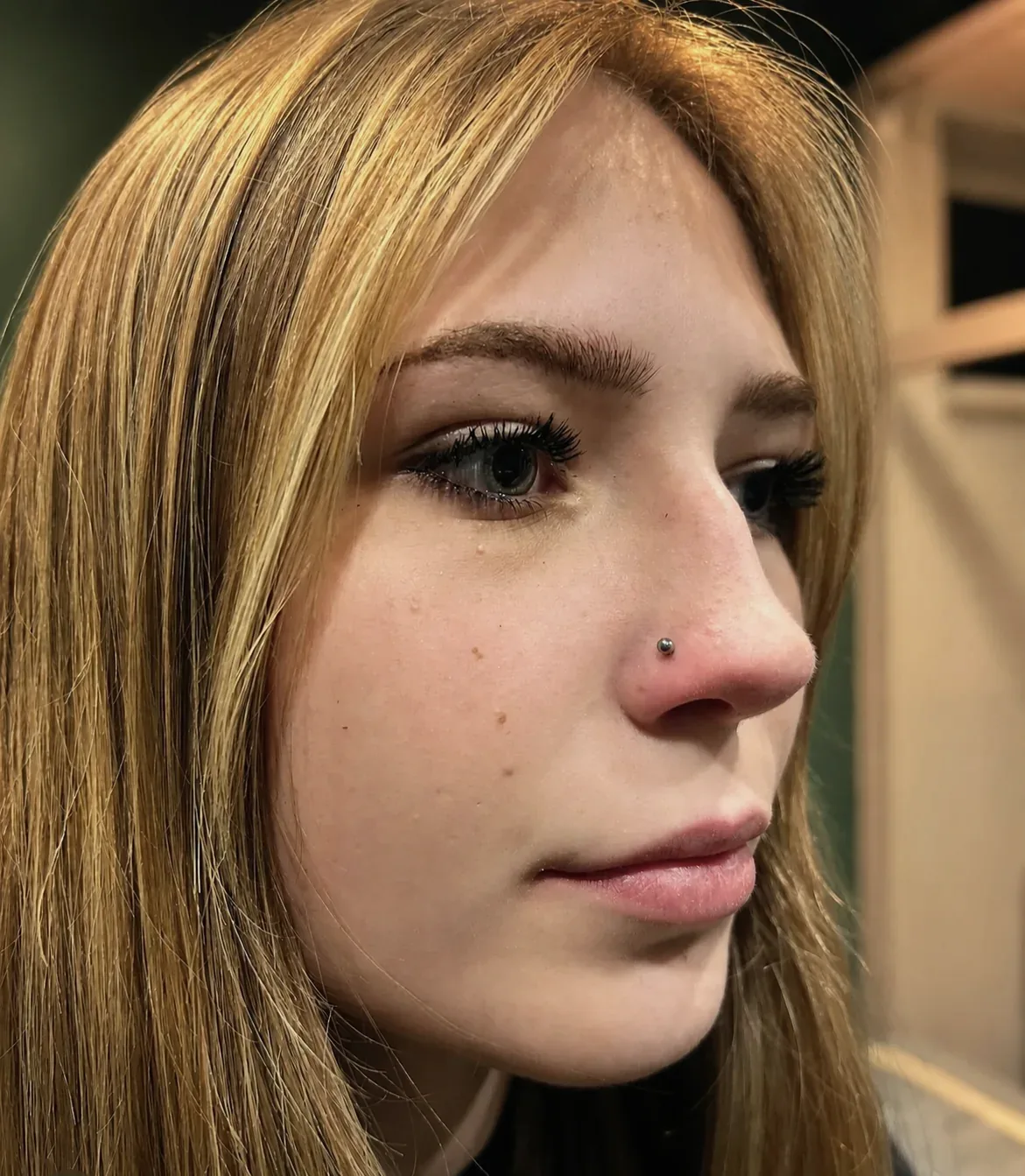 Piercing nosa w Zajawa Tattoo Żary - naturalny przykład przekłucia