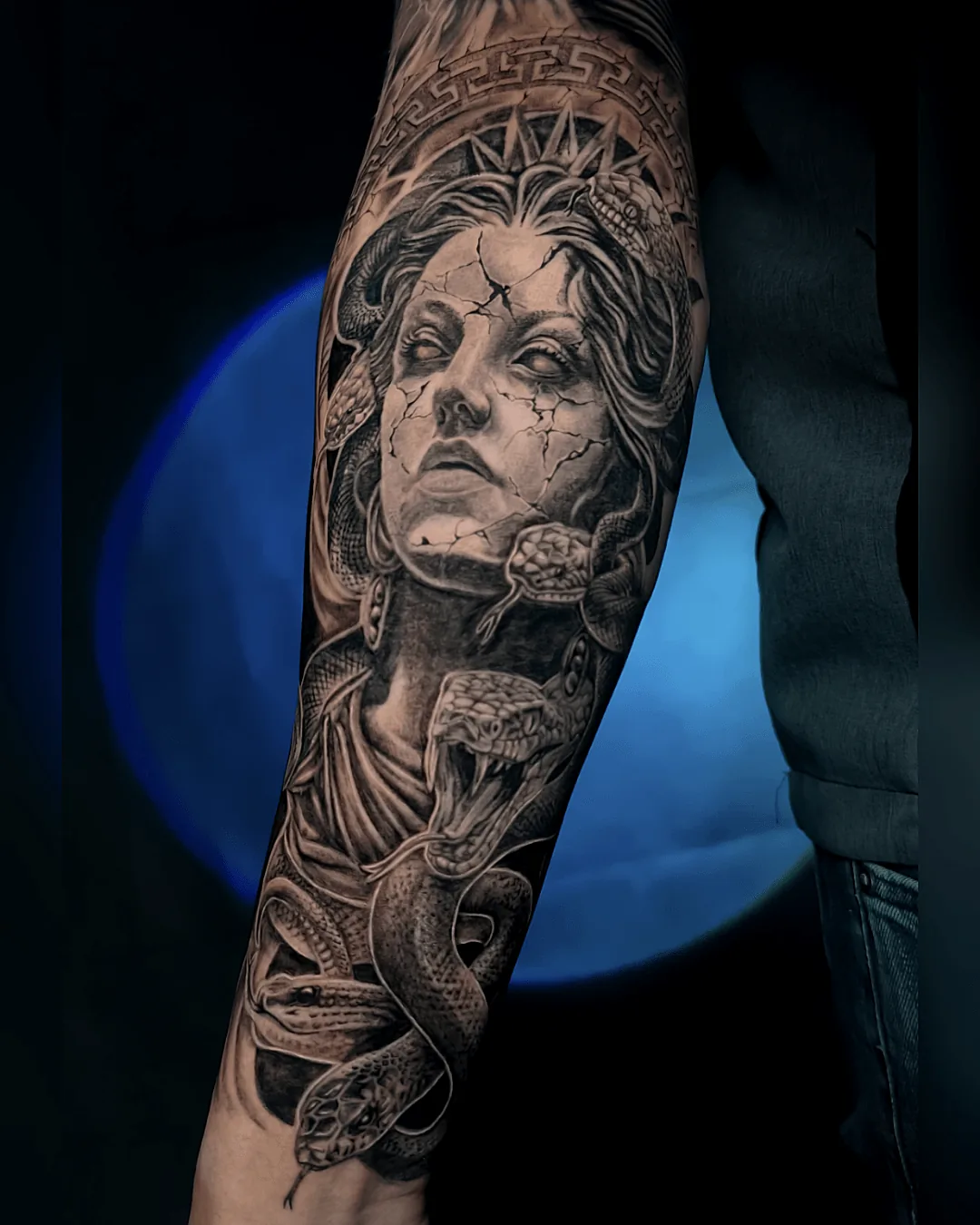 Tatuaż realistyczny meduza i węże - Zajawa Tattoo Żary