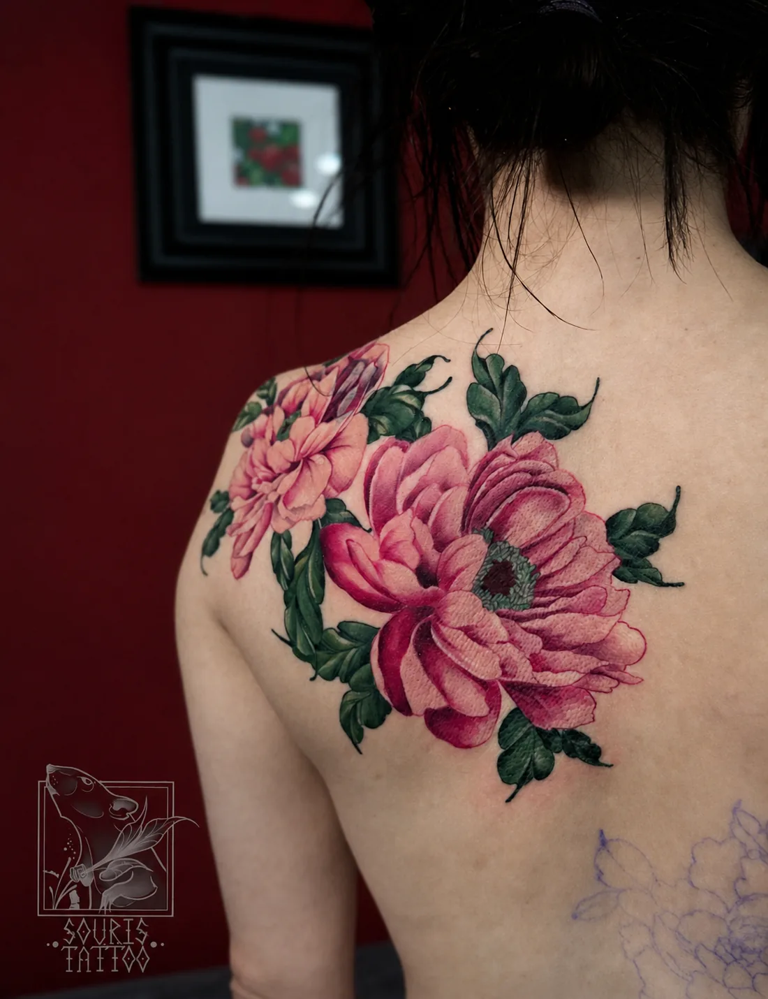 Tatuaż kwiatowy na plecach - Zajawa Tattoo Żary