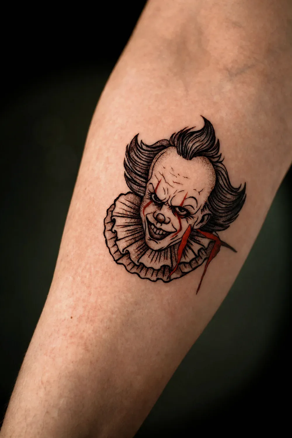 Tatuaż klaun na przedramieniu - Zajawa Tattoo Żary