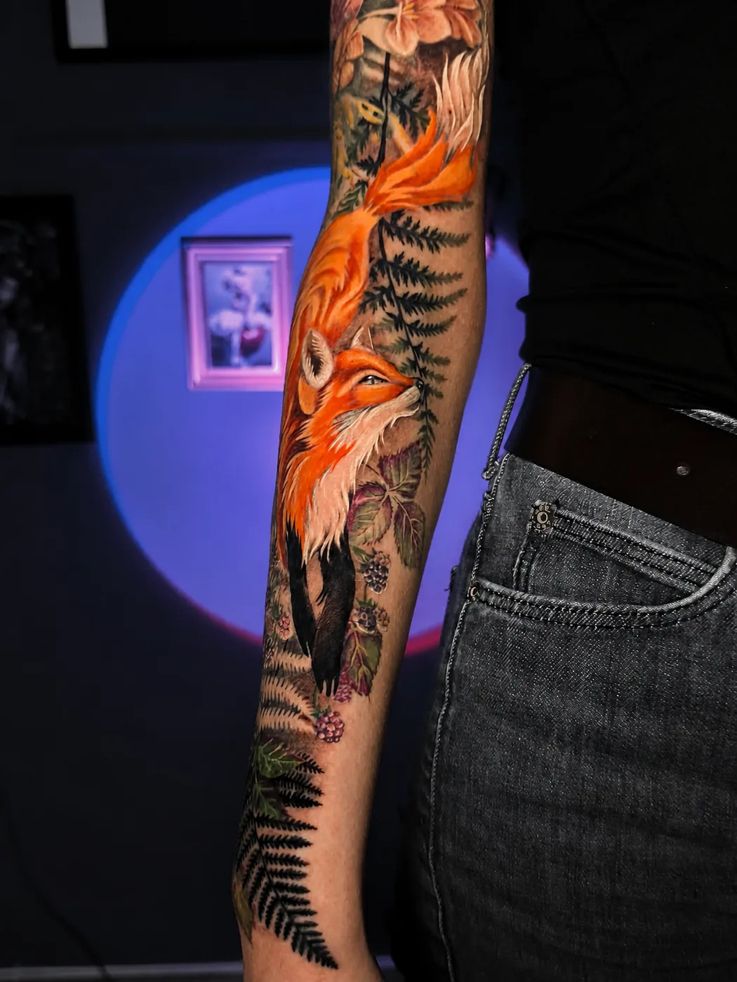 Kolorowy tatuaż lisa na przedramieniu - Zajawa Tattoo Żary