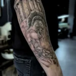 Tatuaż black and grey na przedramieniu