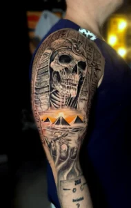 Tatuaż z Łęknicy — studio w Żarach, 30–35 minut drogi 13 Tatuaż czaszki i piramidy black and grey