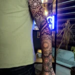 Ile kosztuje tatuaż w Żarach? Cennik i wycena 11 Tatuaż rękaw black and grey z mandalą