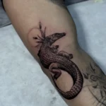 Ile kosztuje tatuaż w Żarach? Cennik i wycena 10 Tatuaż black and grey na ramieniu