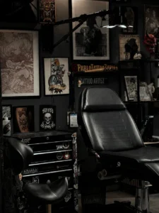 Tatuaż latem — słońce, woda i pielęgnacja 8 Wnętrze studia tatuażu Zajawa Tattoo Żary