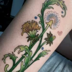 Tatuaże kolorowe i florystyka w tatuażach – dlaczego wiosna to najlepszy czas na nowy projekt? 4 Tatuaż kwiatowy kolorowy