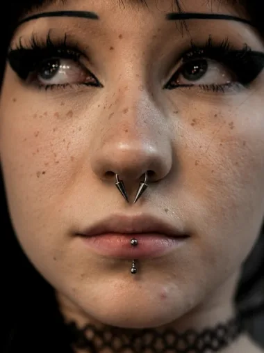 Piercing nosa i ust — Maria, Zajawa Tattoo Żary
