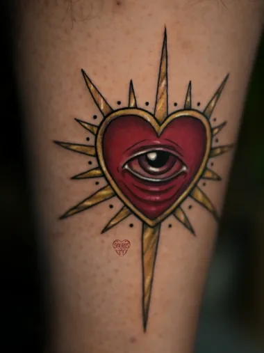 Tatuaż serca z okiem — Polina, Zajawa Tattoo Żary